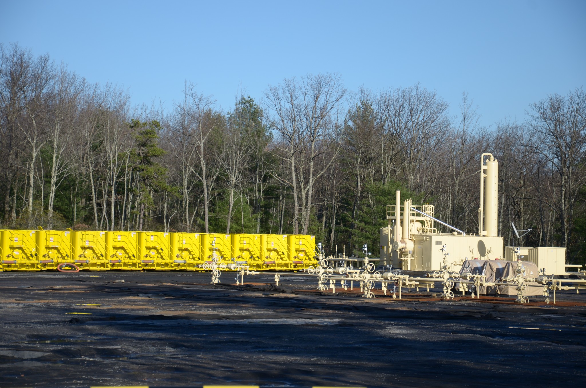 The shale gas boom in Pennsylvania has resulted in drilling in the midst of agricultural, forest, and even residential areas. Well pads, such as this one, are common. (Image: Dimiter Kenarov)