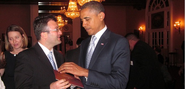Burak Yeneroğlu with President Obama (Credit: White House)