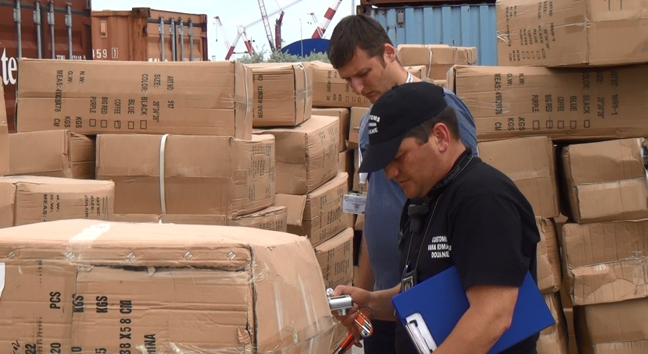 Fighting a counterfeit wave: Only a tiny number of containers are examined by customs officers (picture: Adrian Mogos)