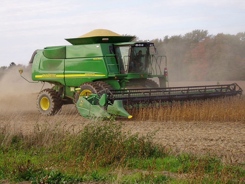 Harvesting_soybeans_Source_Wikimedia_Commons
