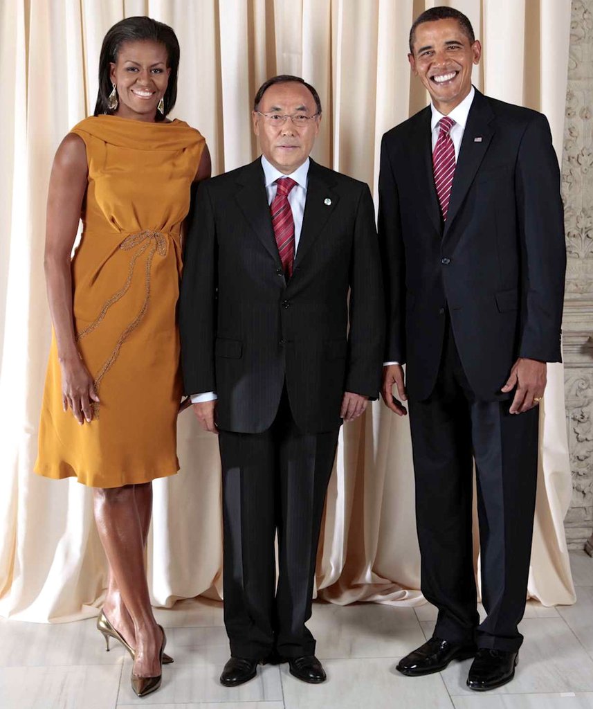 Kanat_Saudabayev_with_Obamas(1)