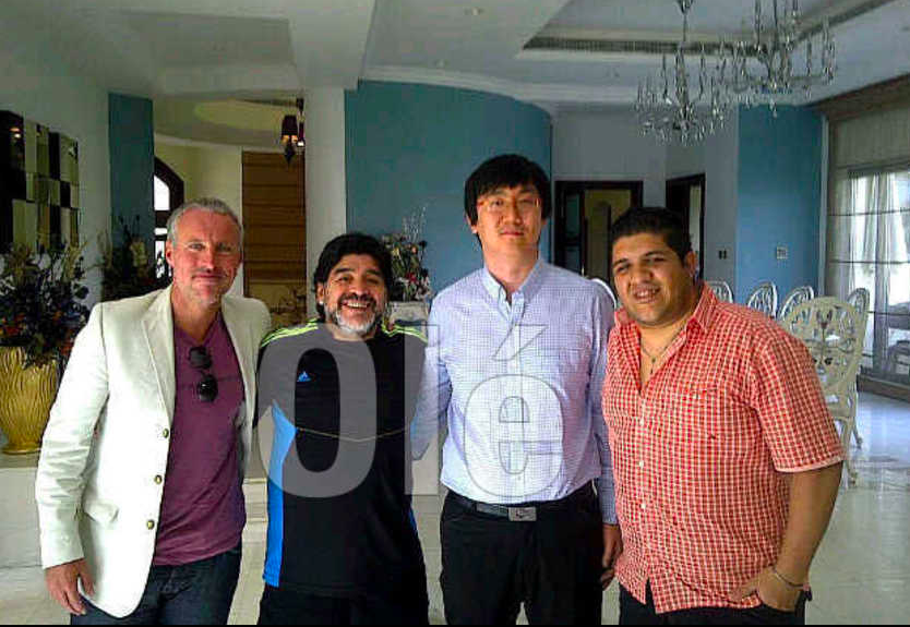 Only picture of Mao, with Maradona.png